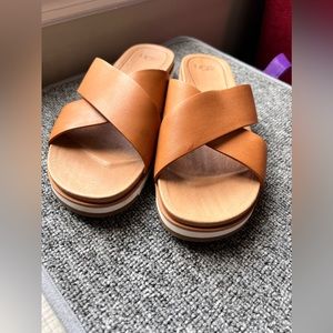 UGG - Kari Leather Slide